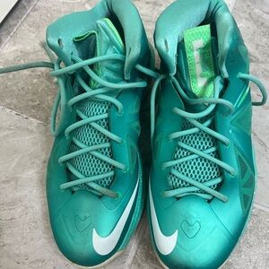 Nike Air Max Lebron Easter Sneakers Sz 7Y=womens 8.5 or men’s 7